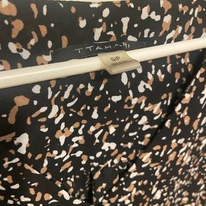 Tahari long sleeve blouse